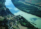 Die Donau bei Schönbühel, Donau-km 2031,8 : Schloss, Ortschaft